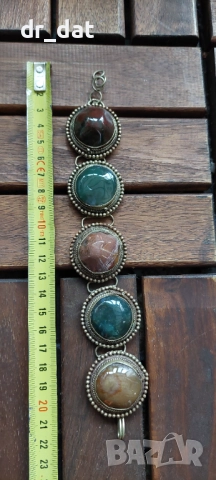 Старинни гривни с естествени камъни