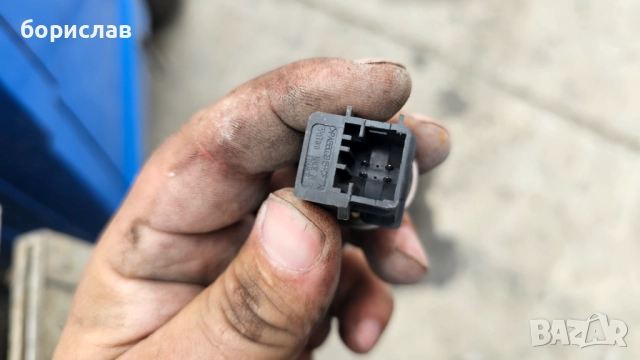 Бутон аварийни за Пежо Партнер , снимка 2 - Части - 51866261