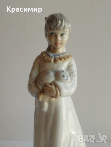 Порцеланова фигурка Sango Испания - момиче, държащо кукла, височина 20 см. , снимка 3 - Колекции - 51074792