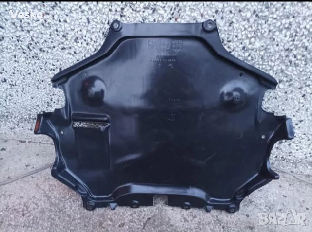Кора под двигател за W212 mercedes E class , снимка 2 - Части - 52344217