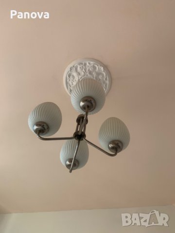 Продавам красив и стилен  полилей и аплик . 