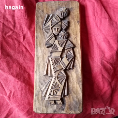 Дърворезба- мома, невеста.