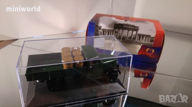 Phänomen Granit 27 1950 Donkergroen - мащаб 1:43 на IST Models модела е нов в PVC дисплей-кейс, снимка 8 - Колекции - 27490713