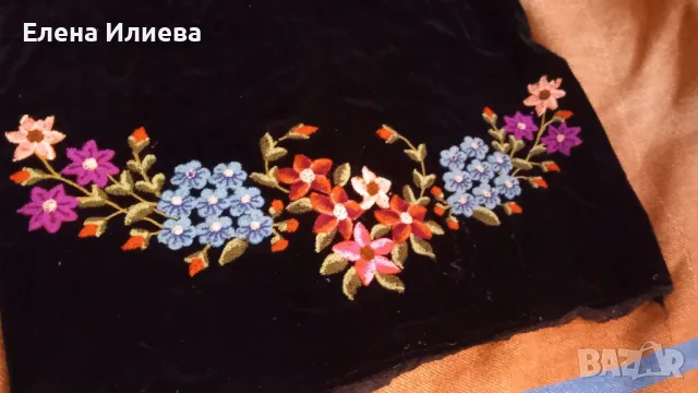 Автентична кадифена  престилка от народна носия