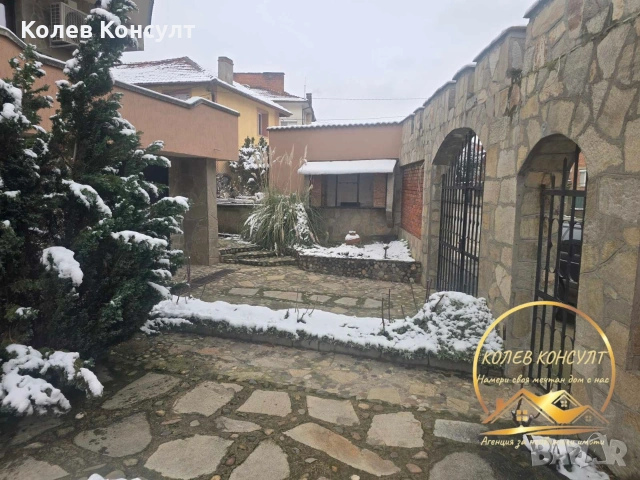 Триетажна къща гр.Харманли , снимка 2 - Къщи - 53358202