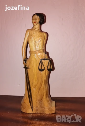 Изящна дървена статуетка богинята на правосъдието Темида, снимка 2 - Статуетки - 50943079
