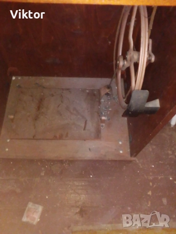 Продавам Руска ,крачна шевна машина в отлично състояние ,на ниска цена, снимка 2 - Шевни машини - 52573147