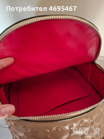 ✨ Стилна раница с капси в цвят „Nude” – Като нова! ✨ , снимка 3 - Раници - 53382542