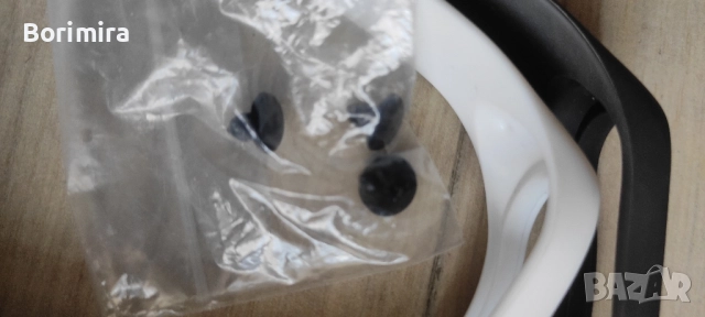 Продавам 2 броя зарядни за смарт гривна mi band 4, с включени каишки, копчета и протектори, снимка 2 - Смарт гривни - 51701899