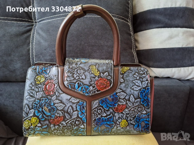 Дамска чанта на релефни цветни рози от еко кожа