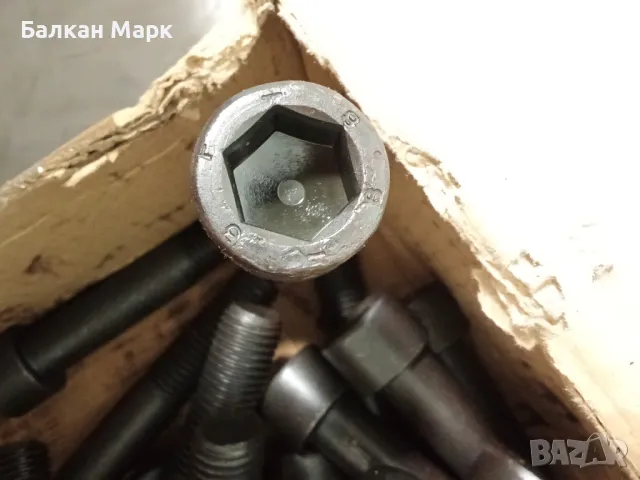 Черен болт, болтове с кръгла глава М20х120 - DIN 912, якост 8.8, оксидиран, снимка 2 - Други машини и части - 50300862