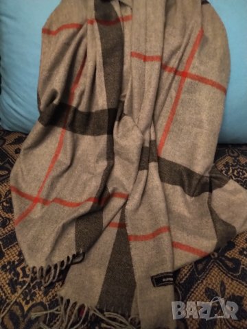 Burberrys оригинален шал кашмир  НАМАЛЕНИЕ , снимка 3 - Шалове - 43315822