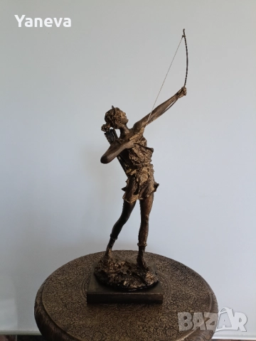 Диана , богиня на лова, природата и луната в  поза на ловджийка с лък и стрела. , снимка 6 - Статуетки - 52553361