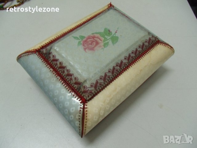 № 5896 стара кутия   - размер 18 / 13,5 / 7,5 см   - синтетика, снимка 2 - Други ценни предмети - 35505169