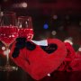 Подаръчна плюшена музикална възглавничка Сърце - Love, 33см, снимка 1 - Романтични подаръци - 44019952