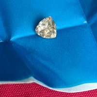 Истински Диамант Трилион Мойсанит светло Шампанско Фенси бял J Diamond 💎 MOISSANITE, снимка 2 - Други - 35320977