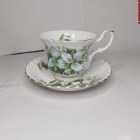 Двоен сет за чай от английски костен порцелан Royal Albert - Trilium, снимка 1 - Чаши - 43055362