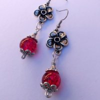 Красиви дълги обеци в цвят Сребро с цветя и рубинено-червени кракъл мъниста , снимка 11 - Обеци - 27460091