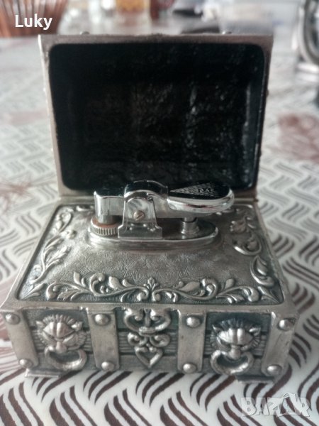 Продавам красива , старинна  запалка.Japan.Работеща., снимка 1