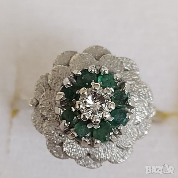 Златен пръстен с брилянт и изумруди, снимка 1