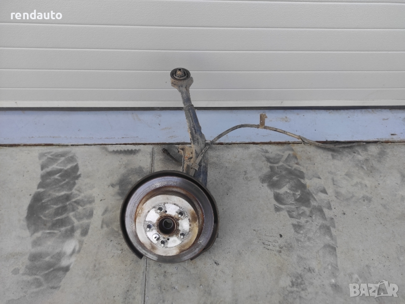 Заден десен шенкел с носач за Toyota Rav4 2000-2006 1CD , снимка 1