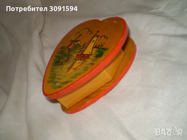 Винтидж ръчно рисувана дървена кутия във форма на сърце, снимка 2 - Други ценни предмети - 48618968