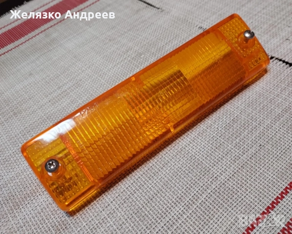 Фолксваген Пасат стъкло за десен мигач 81-87