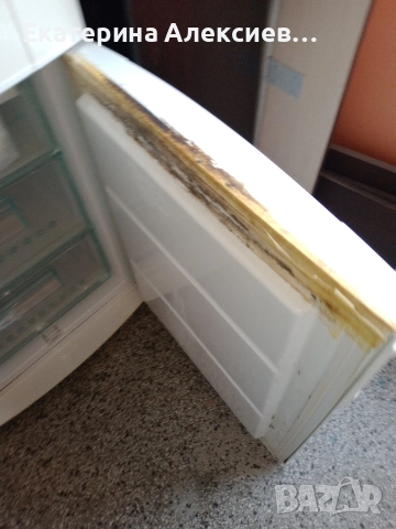 Продавам хладилник с фризер Електролукс работещ