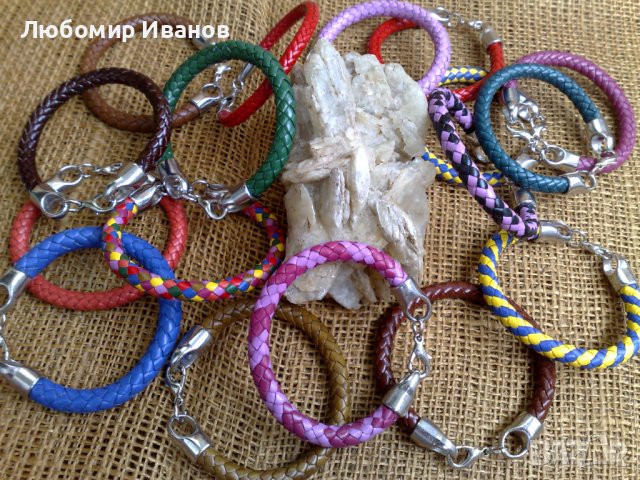 Плетени гривни, колиета и др. Богат избор на цветове, размери и модели. Естествена кожа, снимка 2 - Други - 8572495