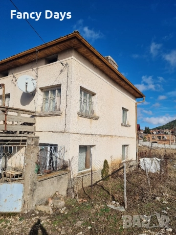 Продава се къща(на калкан) с плевня и 300 кв.м двор, снимка 5 - Къщи - 52511264