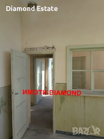 Двуетажна къща в село Средно градище общ. Чирпан, снимка 8 - Къщи - 50360443