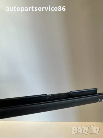 Предна Дясна Лайсна на Стъклото за Peugeot 3008 (2022) 9811247480, снимка 2 - Части - 53591370