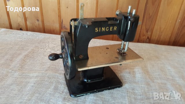 Оригинална детска действаща шевна машина Сингер, снимка 2 - Антикварни и старинни предмети - 32684417