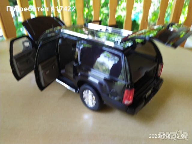 1 : 18 Метален модел на Cadillac Escalade ESV 2003, Ricko, снимка 14 - Колекции - 50927600
