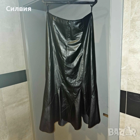 Чисто нова черна дълга лъскава кожена пола, размер "L"