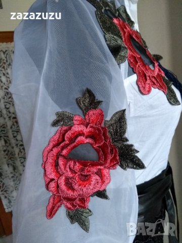 БЯЛА БЛУЗА С ПРОЗРАЧНИ РЪКАВИ от органза и апликация червени рози, снимка 4 - Рокли - 32589249