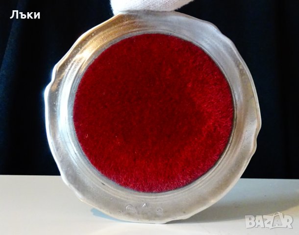 Калаена чиния,релефно изображение на Каменоделска работилница. , снимка 2 - Антикварни и старинни предмети - 32574145