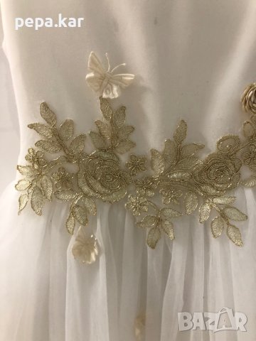 Рокля за принцеса, бяла със златна 3D бродерия, снимка 1 - Детски рокли и поли - 40828777