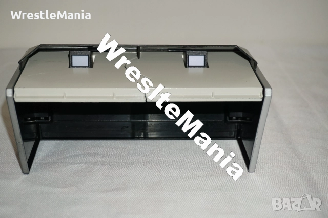 Рядка Оригинална Разрушаваща се Коментаторска Кеч Маса WWE Wrestlemania Commentator Breakable Table , снимка 7 - Колекции - 51855695