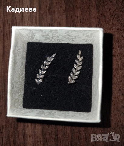 Сребърни обеци тип фиби по дължината на ухото с камъни, снимка 4 - Обеци - 52681652