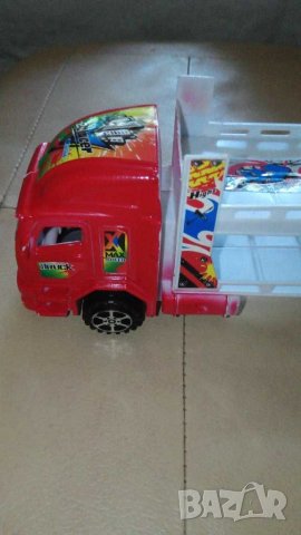 Детски камион със платформа за колички
