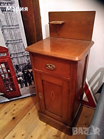 Нощно шкафче - орехов масив, българско производство 1939г., снимка 3 - Антикварни и старинни предмети - 39637998