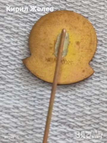 Пет значки стари редки от соца LOKAVIT,CLARKS,VAN HOUTEN за КОЛЕКЦИЯ ДЕКОРАЦИЯ 28692, снимка 3 - Колекции - 50847437