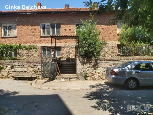 Продавам двуетажна къща с голям двор в ТОП центъра на Харманли!, снимка 2 - Къщи - 51320314