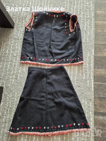 Костюмчето от баба соц носталгия, ръчна изработка,вълна, снимка 2 - Антикварни и старинни предмети - 47310973