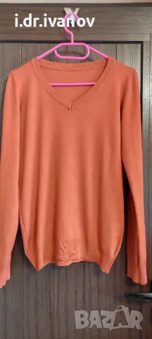 пуловер с остро деколте плетиво