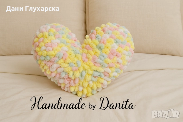 Ръчно плетена възглавница – сърце, снимка 3 - Възглавници - 51659564