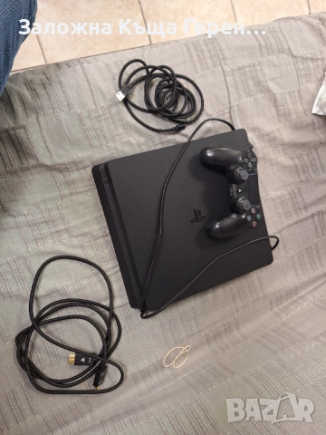 Plays Station 4 slim 