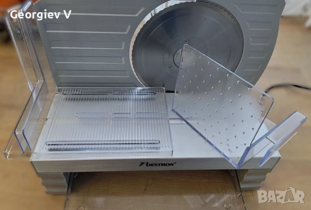 Уред за рязане на хляб и колбаси Rosberg R51990A,пластмаса,150W,бял, снимка 2 - Други - 52918161