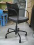 Въртящ се ратанов офис стол, Икеа, снимка 1 - Столове - 39278124